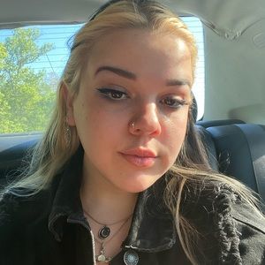 Meet your Posher, Abigail